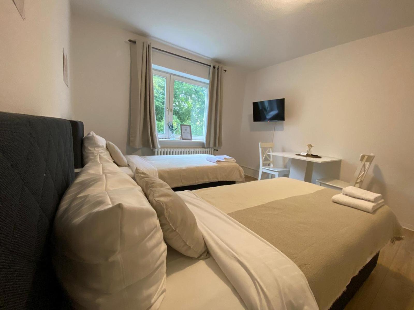 Zentrale 3-Zimmer Wohnung Mit Balkon - Perfekt Fuer Monteure Und Familien นอยมึนสเตอร์ ภายนอก รูปภาพ