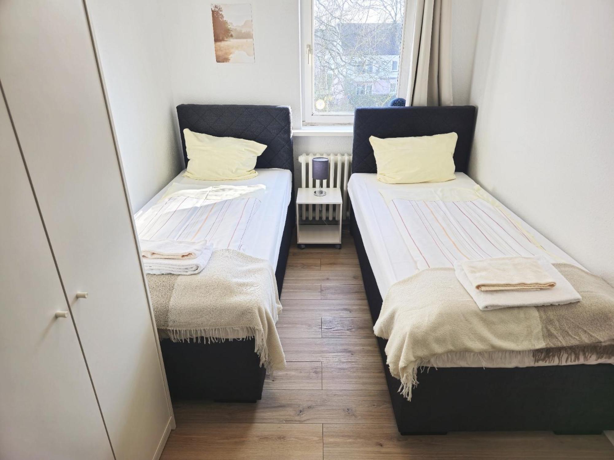 Zentrale 3-Zimmer Wohnung Mit Balkon - Perfekt Fuer Monteure Und Familien นอยมึนสเตอร์ ภายนอก รูปภาพ